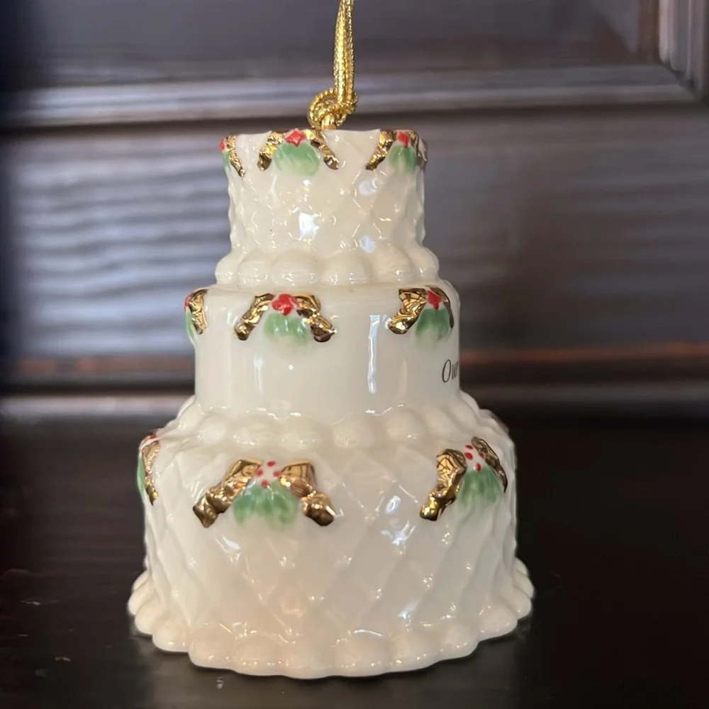 LENOX 2014 ANNUAL 1ST CHRISTMAS TOGETHER ORNAMENT‎ WEDDING CAKE